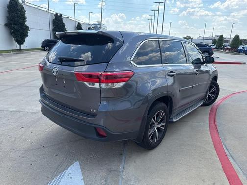 2019 Toyota Highlander LE