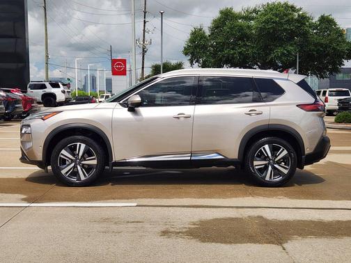 Champagne Silver Metallic 2023 Nissan Rogue SL
