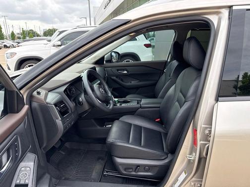 Champagne Silver Metallic 2023 Nissan Rogue SL