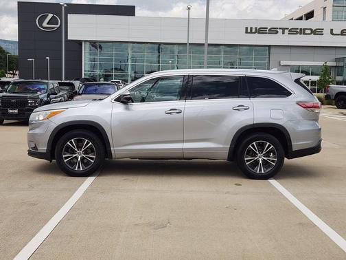 Silver 2016 Toyota Highlander XLE