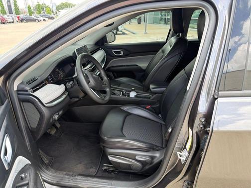 Granite Crystal Metallic Clearcoat 2022 Jeep Compass Latitude