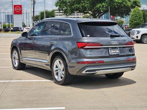 Samurai Gray Metallic 2022 Audi Q7 55 Premium