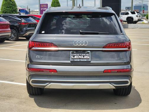 Samurai Gray Metallic 2022 Audi Q7 55 Premium