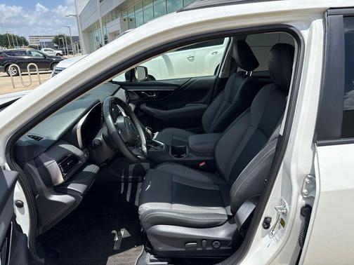 Crystal White Pearl 2025 Subaru Outback Onyx Edition
