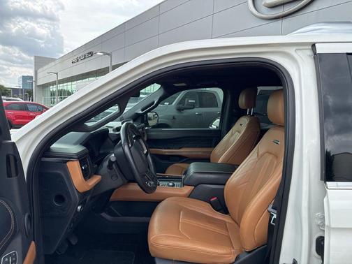 Star White Metallic Tri-Coat 2022 Ford Expedition Platinum