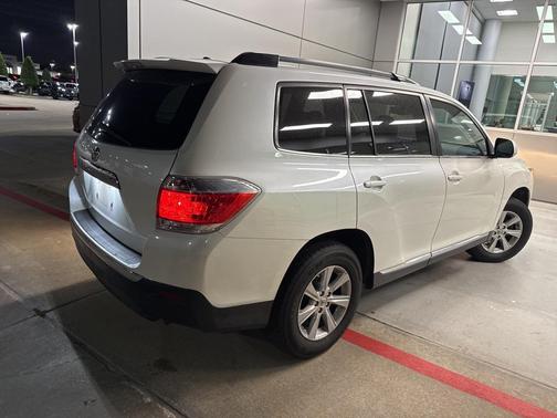 2011 Toyota Highlander SE