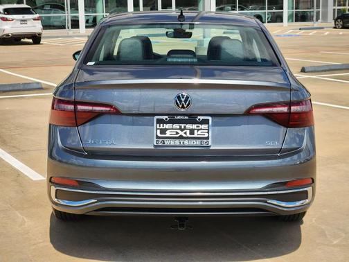 Gray 2022 Volkswagen Jetta 1.5T SEL