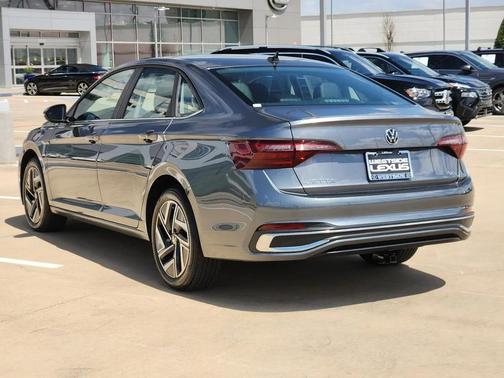 Gray 2022 Volkswagen Jetta 1.5T SEL