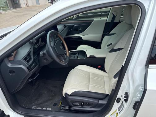 2024 Lexus ES 300h Ultra Luxury