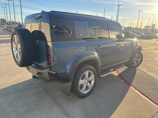 2023 Land Rover Defender 110 X-Dynamic SE