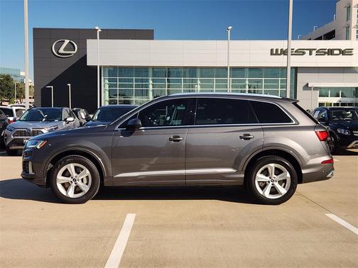 2023 Audi Q7 45 Premium Plus