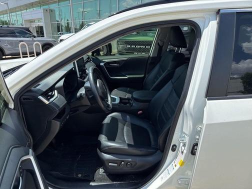 Blizzard Pearl 2020 Toyota RAV4 Hybrid Limited