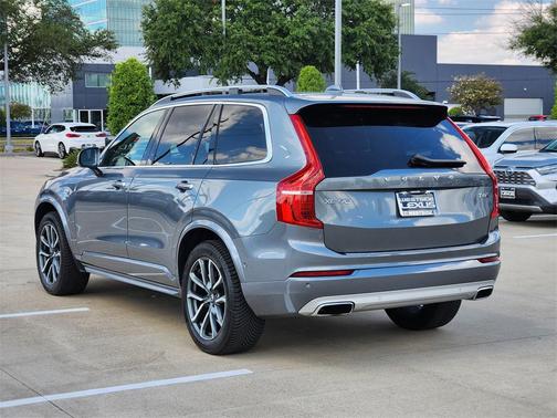 2018 Volvo XC90 T6 Momentum