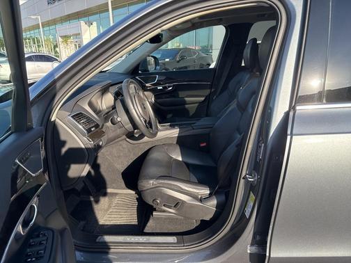 2018 Volvo XC90 T6 Momentum