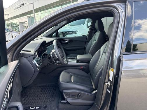 Samurai Gray Metallic 2023 Audi Q7 55 Premium Plus
