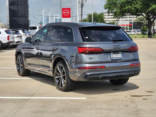 Samurai Gray Metallic 2023 Audi Q7 55 Premium Plus