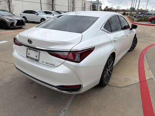 2024 Lexus ES 250 Base