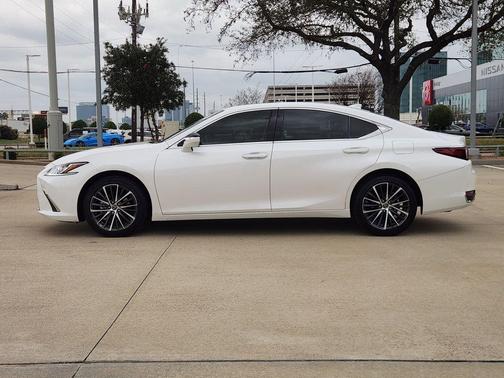 2024 Lexus ES 250 Base