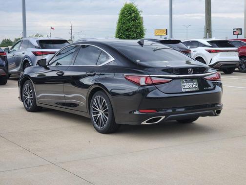 Black 2022 Lexus ES 350 Base