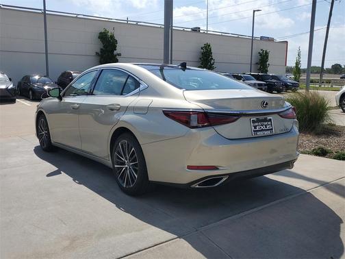 2022 Lexus ES 350 Base