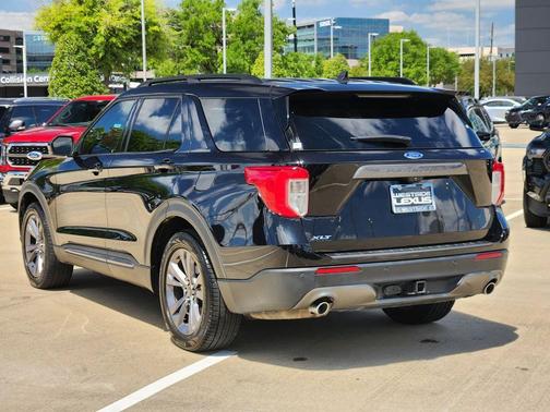 Black 2022 Ford Explorer XLT