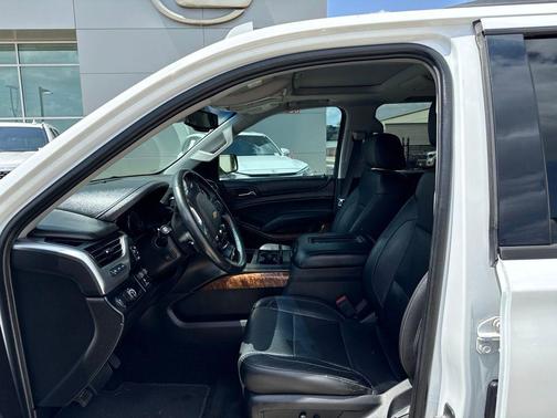 Summit White 2019 Chevrolet Suburban Premier