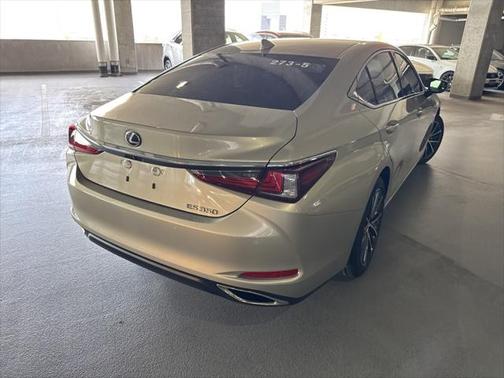 2025 Lexus ES 350 Base