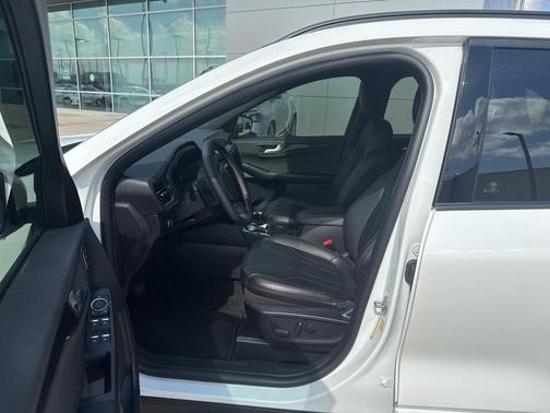 2025 Ford Escape ST-Line Elite