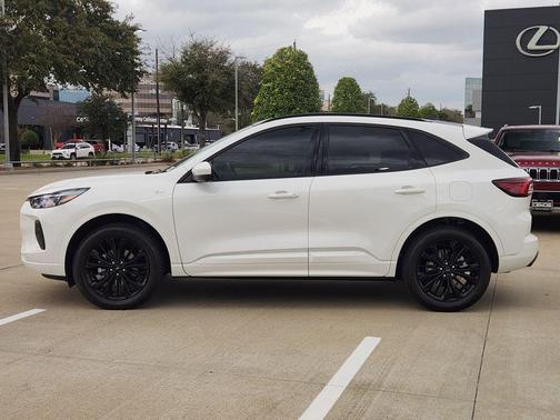 2025 Ford Escape ST-Line Elite