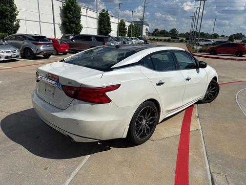 White 2017 Nissan Maxima 3.5 SL