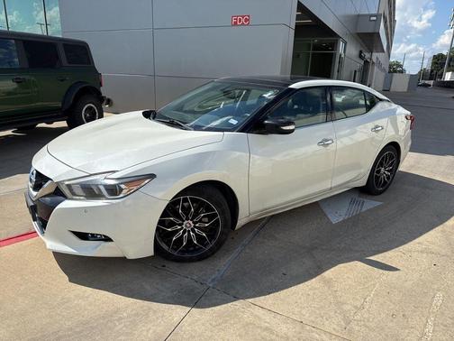White 2017 Nissan Maxima 3.5 SL