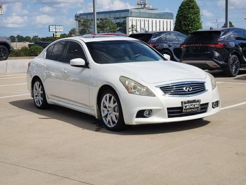White 2013 INFINITI G37 Journey