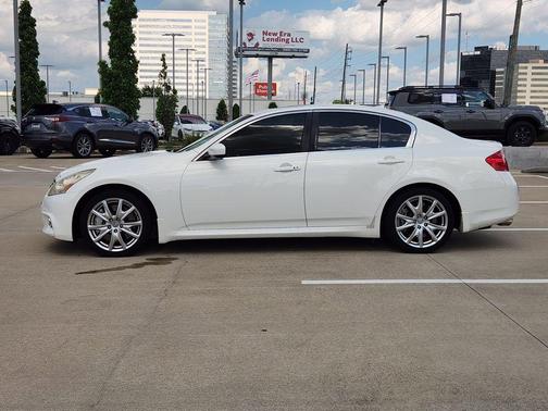 White 2013 INFINITI G37 Journey