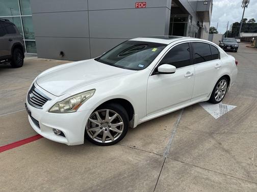 White 2013 INFINITI G37 Journey