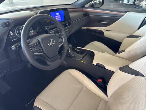 2025 Lexus ES 350 Base