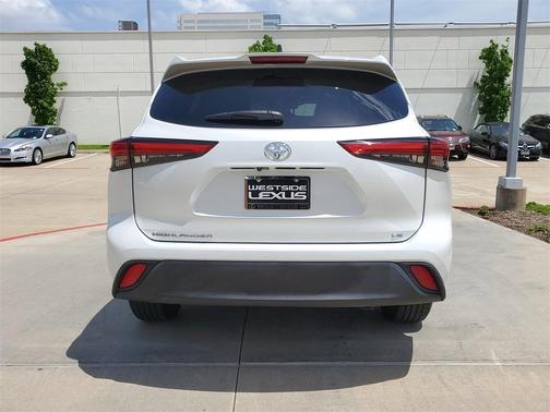 2022 Toyota Highlander LE