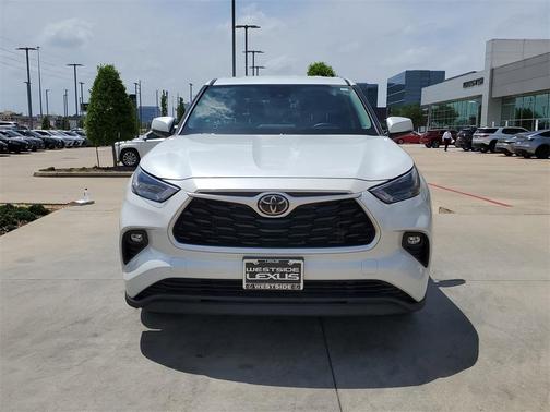 2022 Toyota Highlander LE