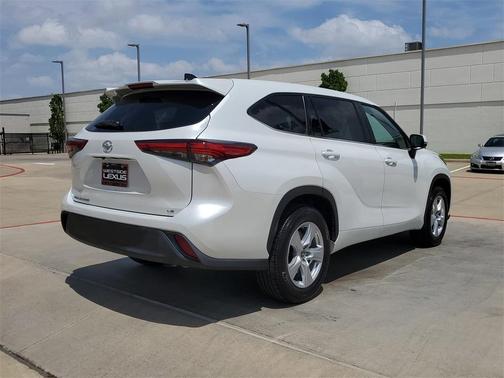 2022 Toyota Highlander LE
