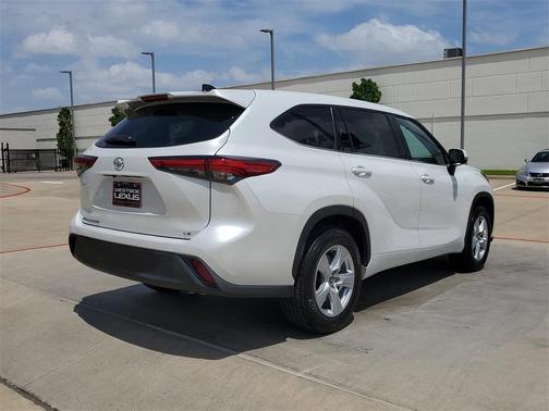2022 Toyota Highlander LE