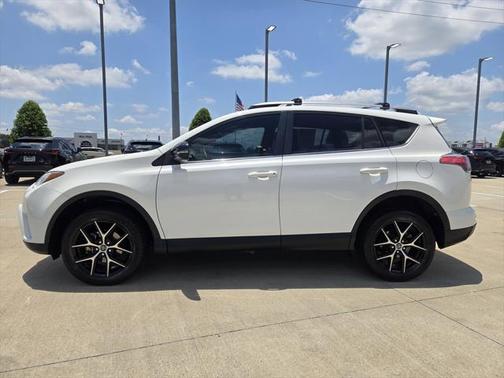2017 Toyota RAV4 SE
