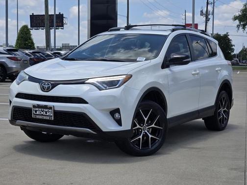 2017 Toyota RAV4 SE