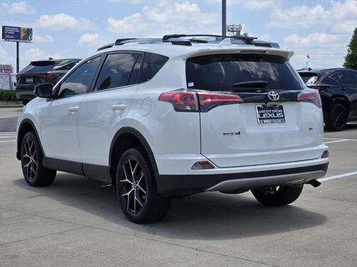 2017 Toyota RAV4 SE