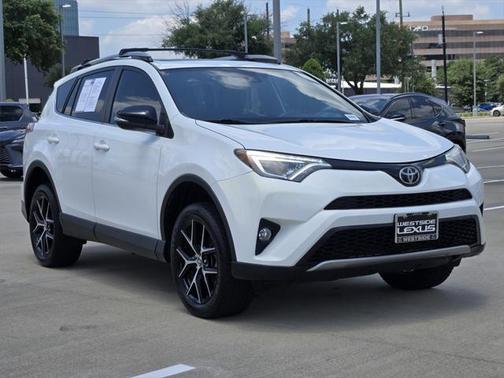 2017 Toyota RAV4 SE