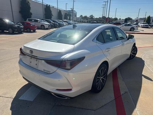 2023 Lexus ES 350 Base