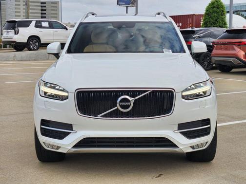 White 2016 Volvo XC90 T6 Momentum