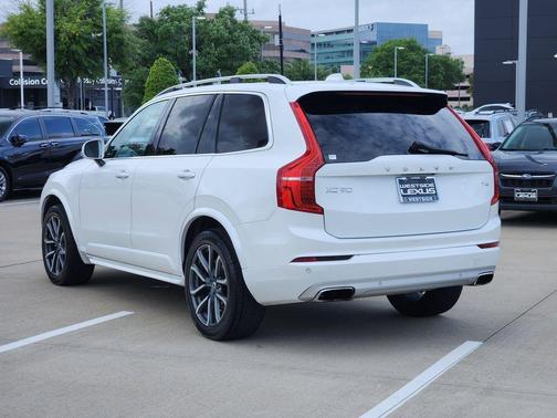 White 2016 Volvo XC90 T6 Momentum
