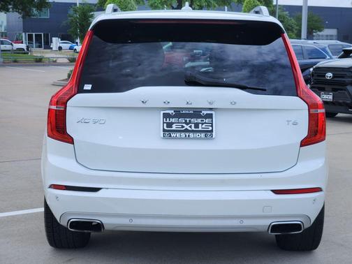 White 2016 Volvo XC90 T6 Momentum