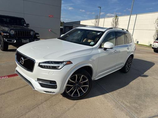 Crystal White Pearl 2016 Volvo XC90 T6 Momentum