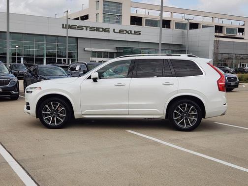 White 2016 Volvo XC90 T6 Momentum