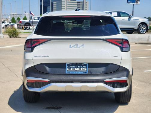 White 2023 Kia Sportage Hybrid LX